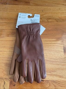 Isotoner women’s Brown Leather Gloves